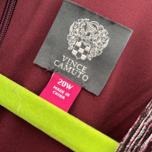 VINCE CAMUTO SHIMMERY RUFFLE SHOULDER DRESS(PURPLES, SILVERS, BLACKS) - Picture 4 of 5